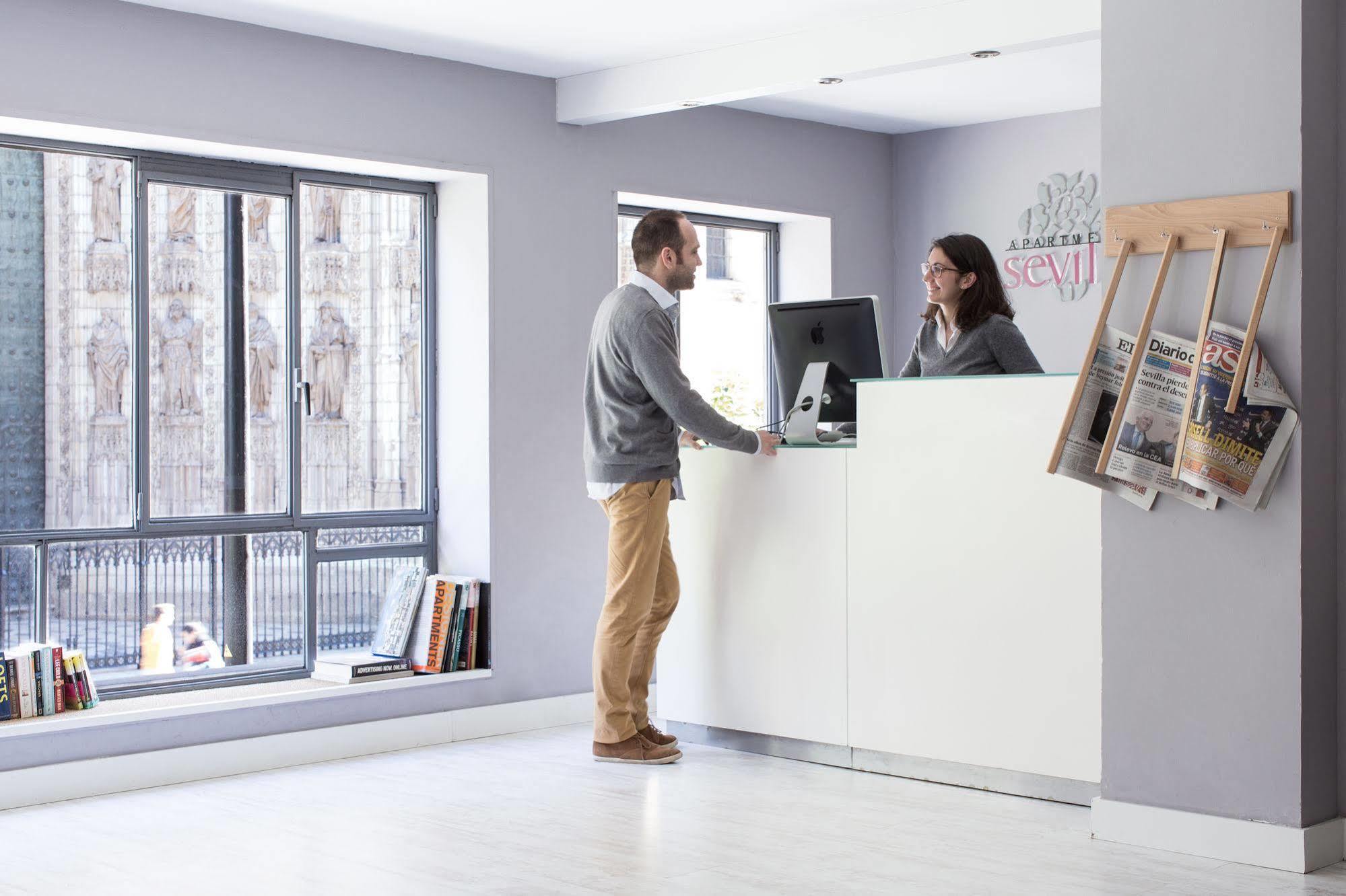 Puerta Catedral Suites Sevilla Eksteriør bilde